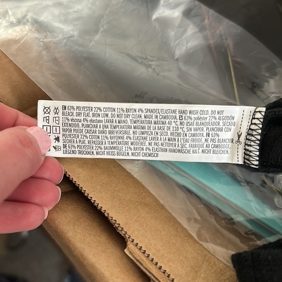 NWT F21 Black Cardigan sweater - Picture 4 of 4